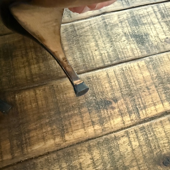 Manolo Blahnik Black Leather Pointed Toe Pumps – Classic, Well-Loved - Picture 4 of 4